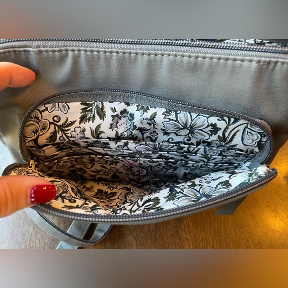 Vera Bradley light grey crossbody - Picture 2 of 4